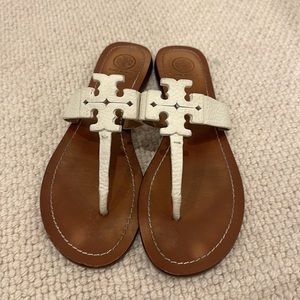 HOLIDAY SALE! 🎁 White leather Tory burch flip flops
